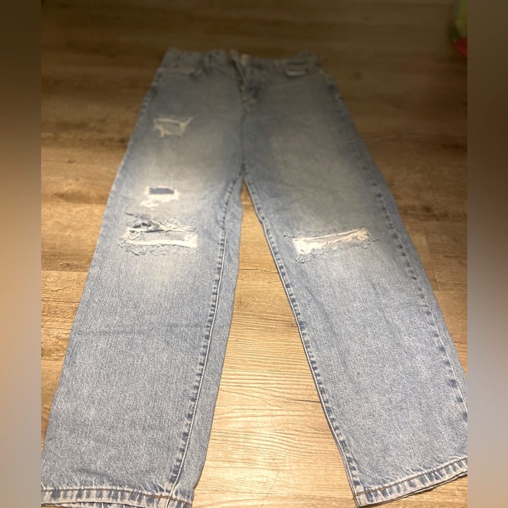 Forever 21 jeans Distressed Denim Boyfriend Jeans Mid Rise Relax Fit Slim Leg 27